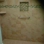 GLASS TILE ACCENT LARGE WALK IN WITH RECESS BOXEX